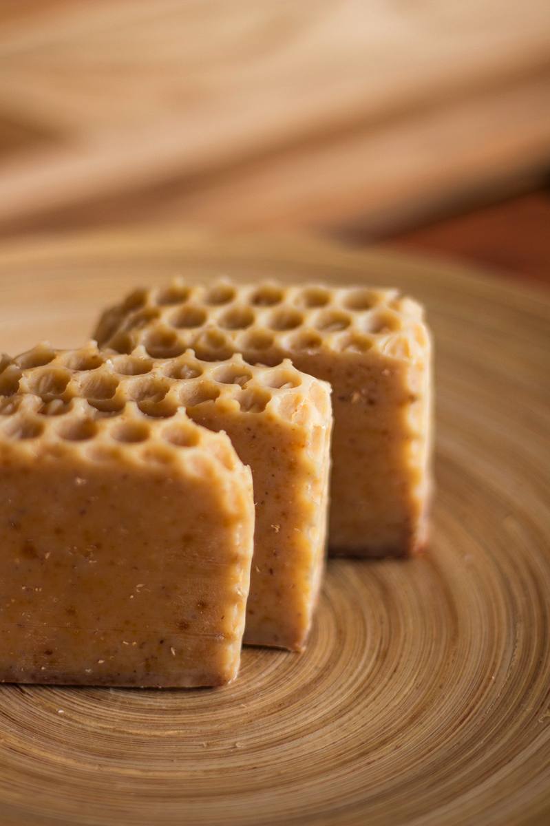 Jabón Natural Loofah Avena y Miel image 1